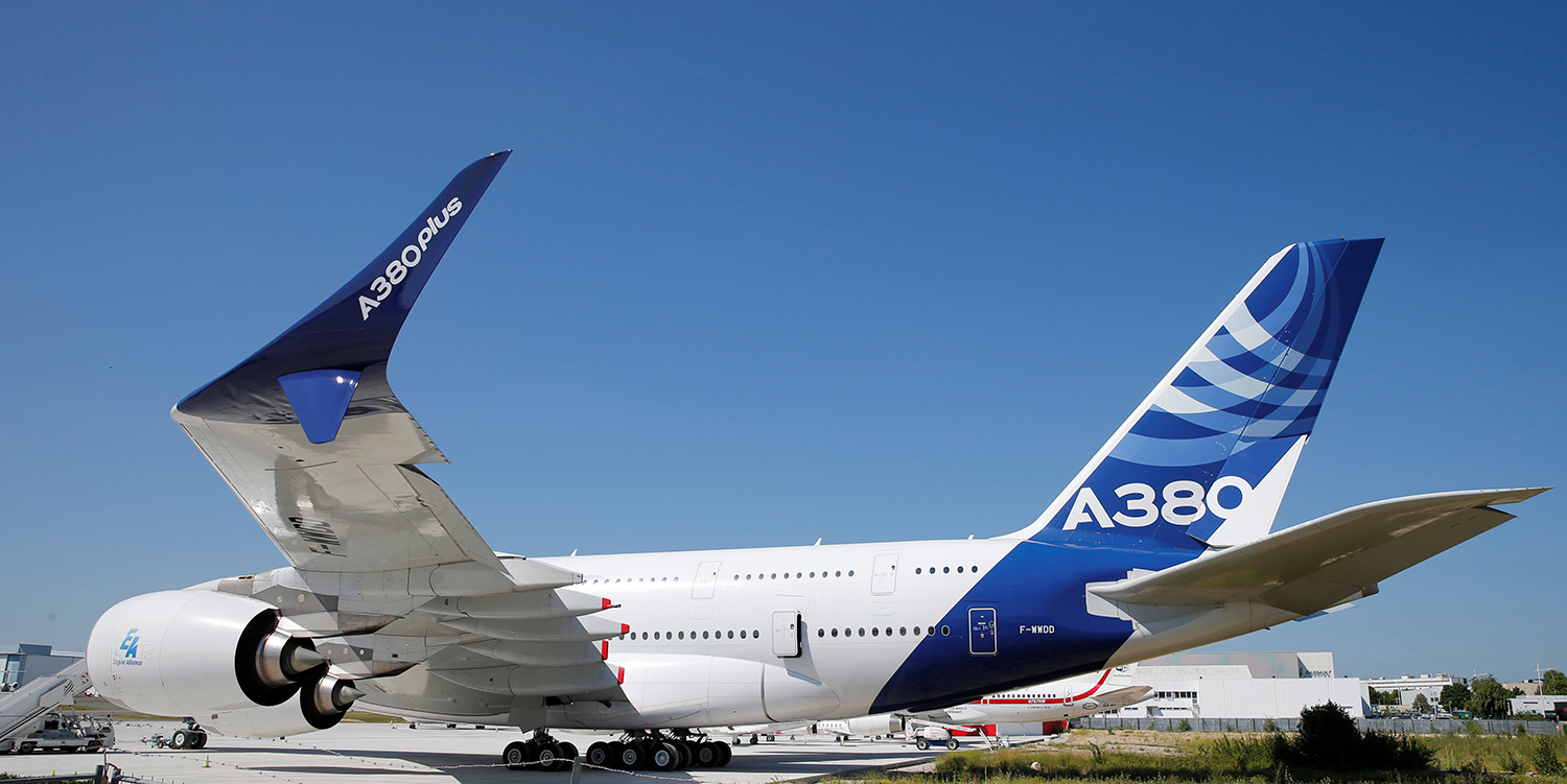 Компания Airbus представила обновленную версию самого большого в мире пассажирского самолета серийного производства А380 в преддверии 52-го авиасалона в Ле-Бурже под Парижем, Франция