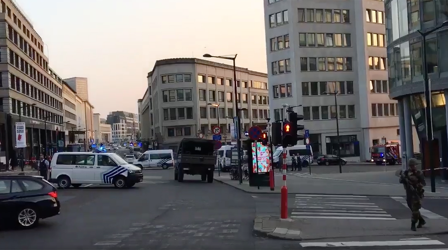 Полиция и экстренные службы около центрального вокзала Брюсселя, 20 июня 2017 года