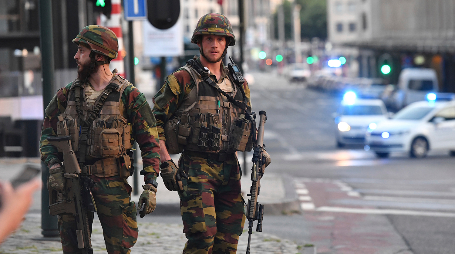 Военнослужащие около центрального вокзала Брюсселя, 20 июня 2017 года