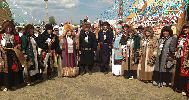 Largest gathering of people wearing traditional Yakut clothing Russia tcm25 480374