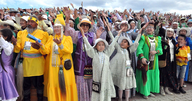 Largest gathering of people wearing traditional Yakut clothing celebrating tcm25 480377