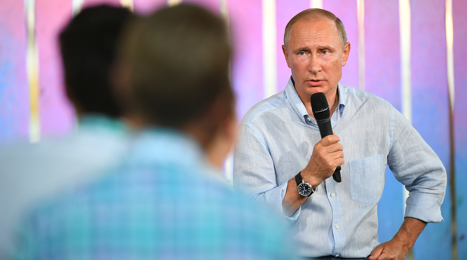 Владимир Путин общается с организаторами и участниками ежегодного Всероссийского молодежного образовательного форума «Таврида»