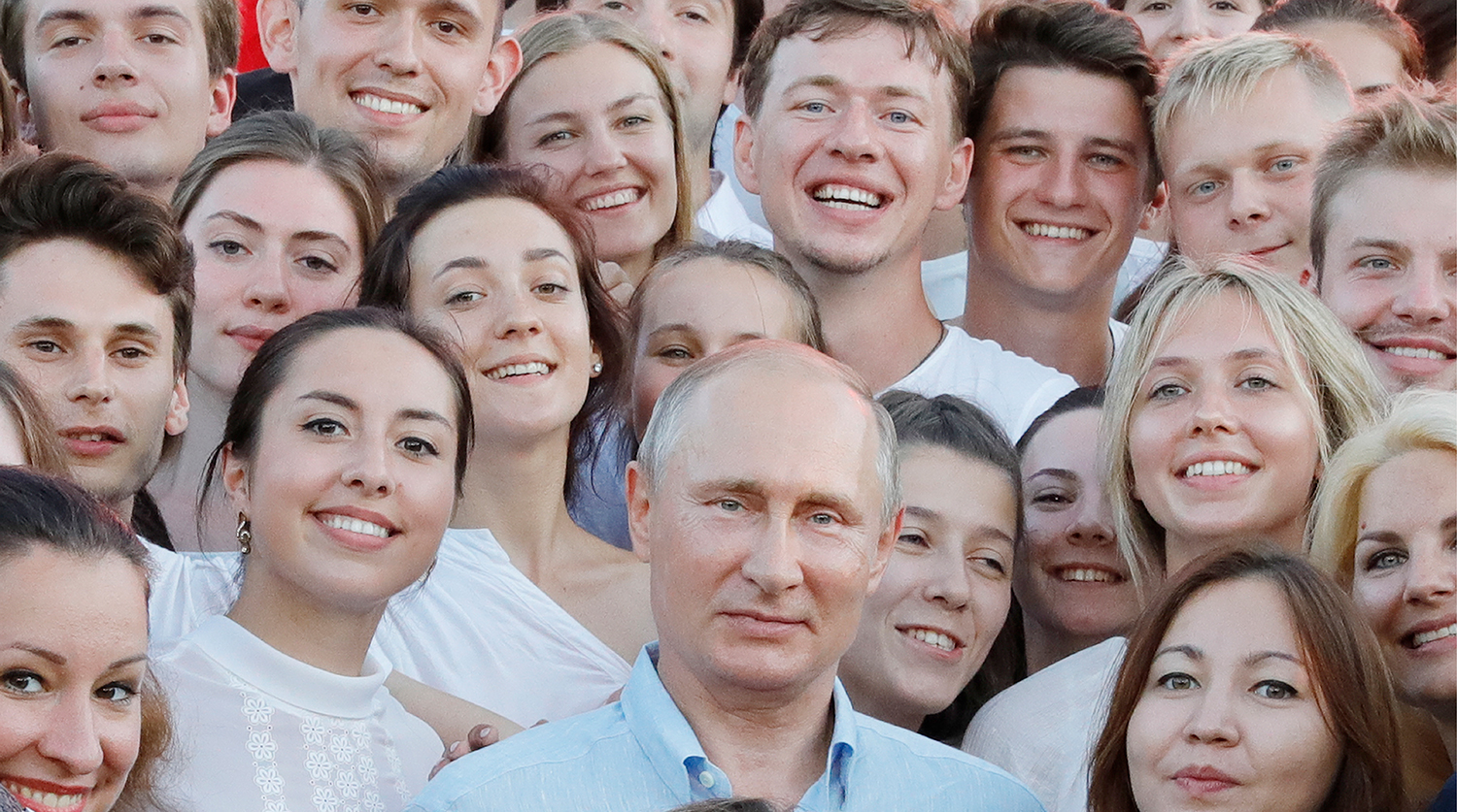 Президент России Владимир Путин во время посещения Всероссийского молодежного образовательного форума «Таврида»