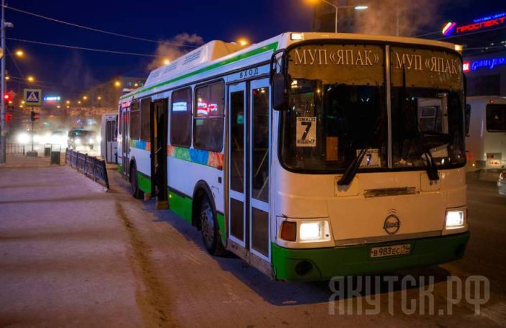 Автобус якутск 2024. Автобусы Якутск. Якутск городской транспорт. Якутск транспорт автобус. 20 Автобус Якутск.