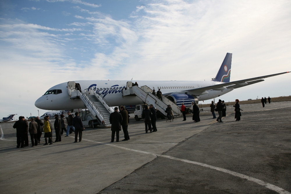 Якутск хабаровск. Авиакомпания Якутия 2002. Авиакомпания Якутия в Хабаровске. Авиабилеты Хабаровск Якутия. Рейс Якутск Мирный.