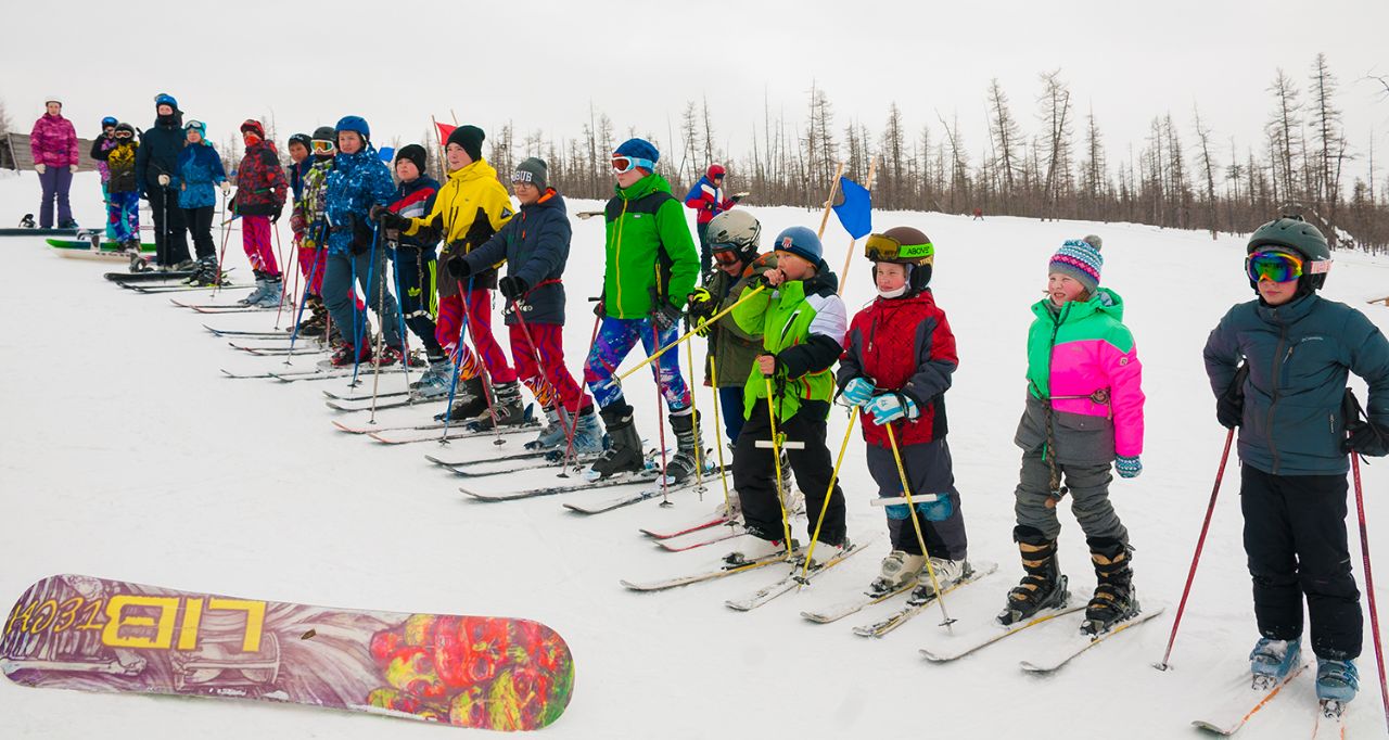 Соревнования по горным лыжам и сноуборду среди юниоров прошли в Удачном (фоторепортаж)
